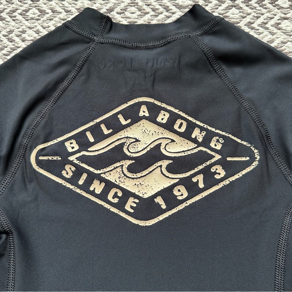 Billabong Rash Guard - Picture 4 of 6
